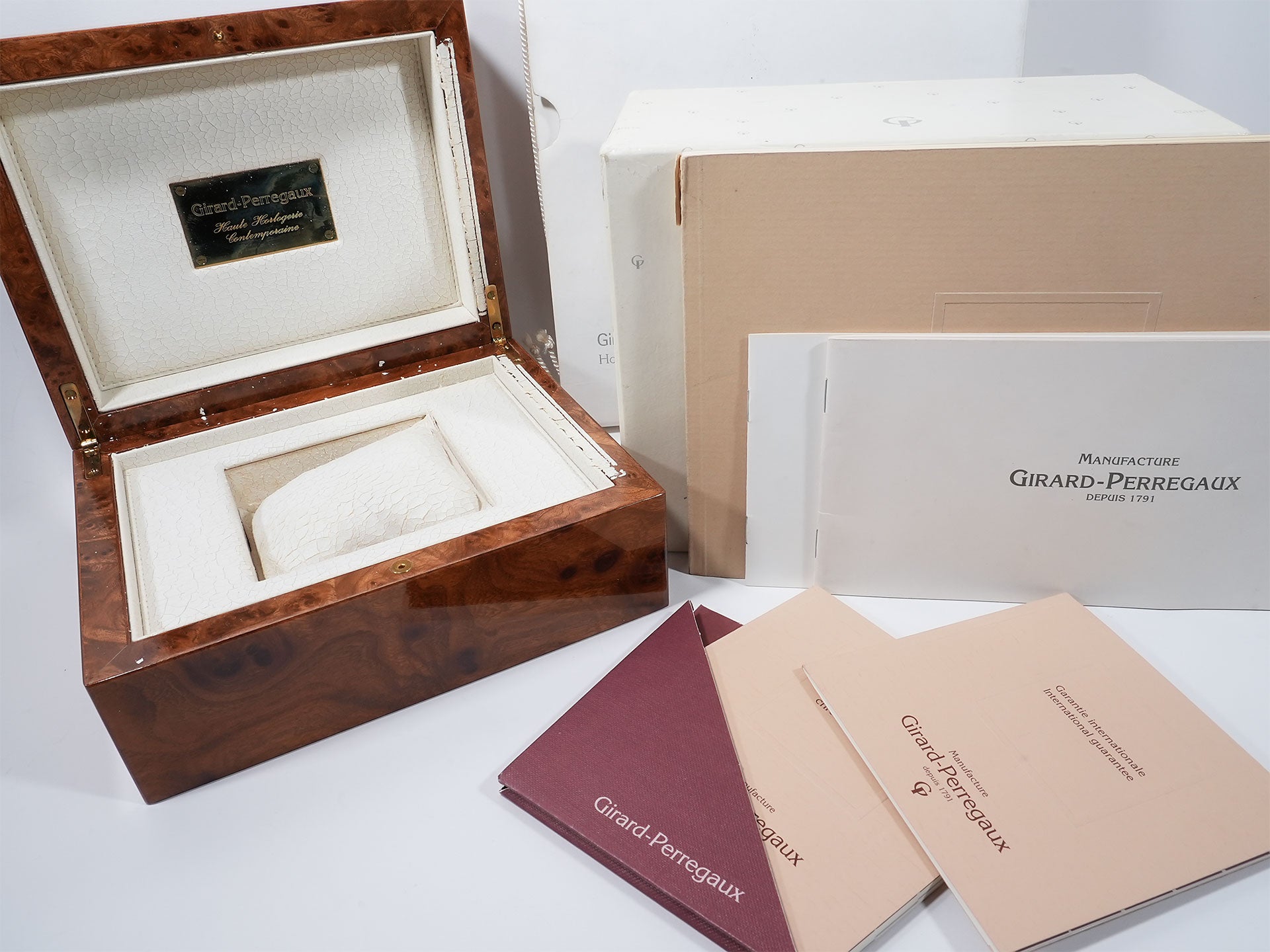 ジラールペルゴ クロノグラフ ラトラパンテ Ref.90100 18Kイエローゴールド シルバー文字盤 中古 7mvmj58y