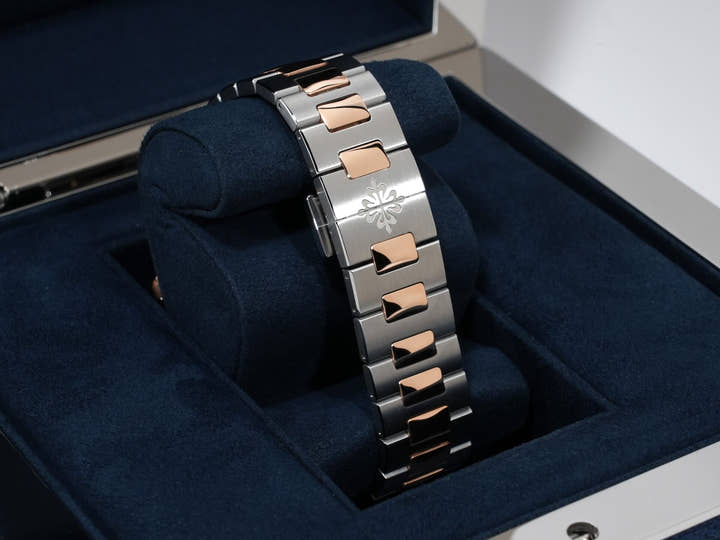 パテックフィリップ キュビタス Ref.5821/1AR-001 ステンレススチール/ローズゴールド ブルーソレイユ文字盤 未使用 zasnnjth