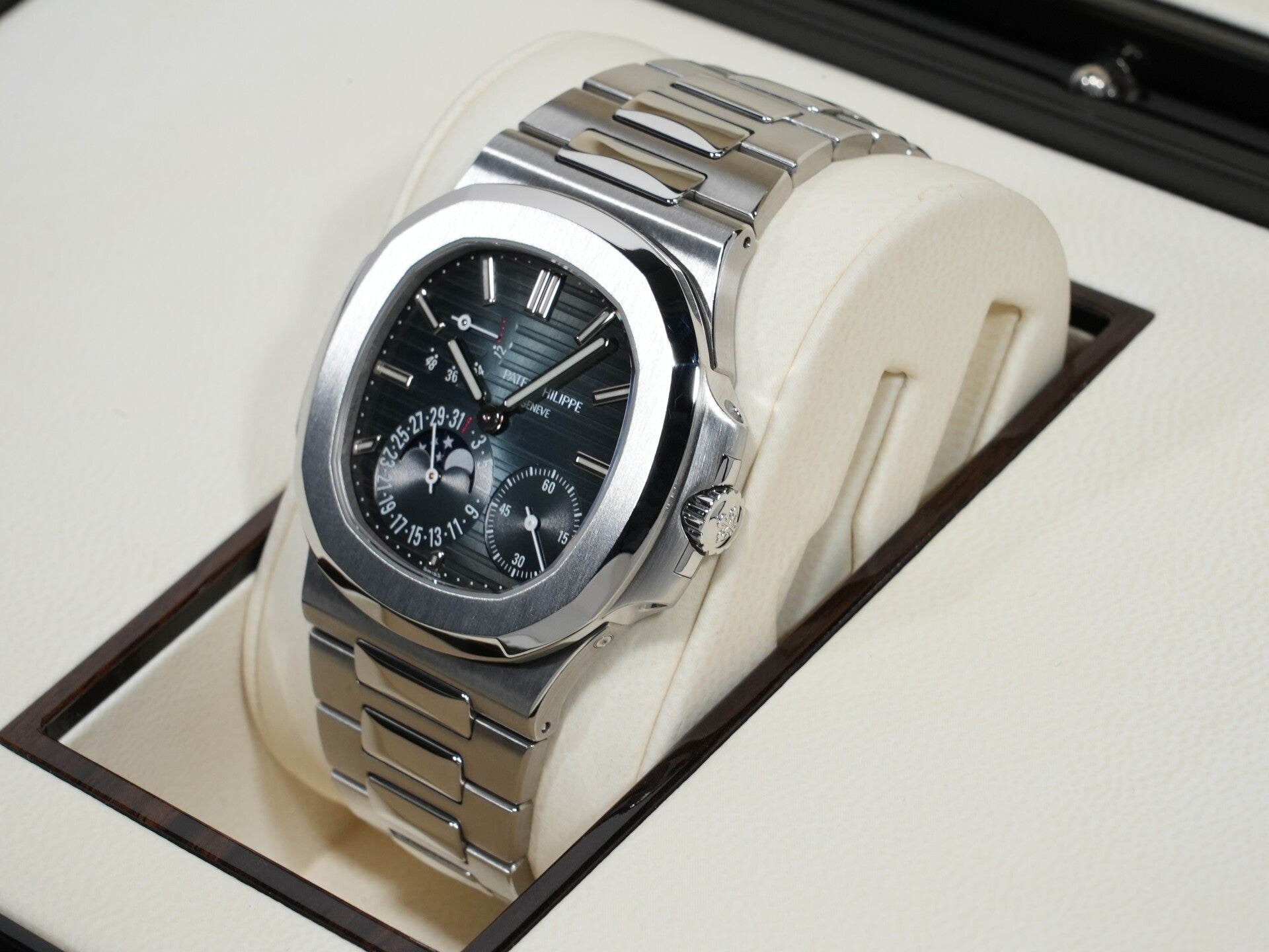 パテックフィリップ ノーチラス プチコンプリケーション Ref.5712/1A-001 ステンレススチール ブルー文字盤 美中古 9iefak9a