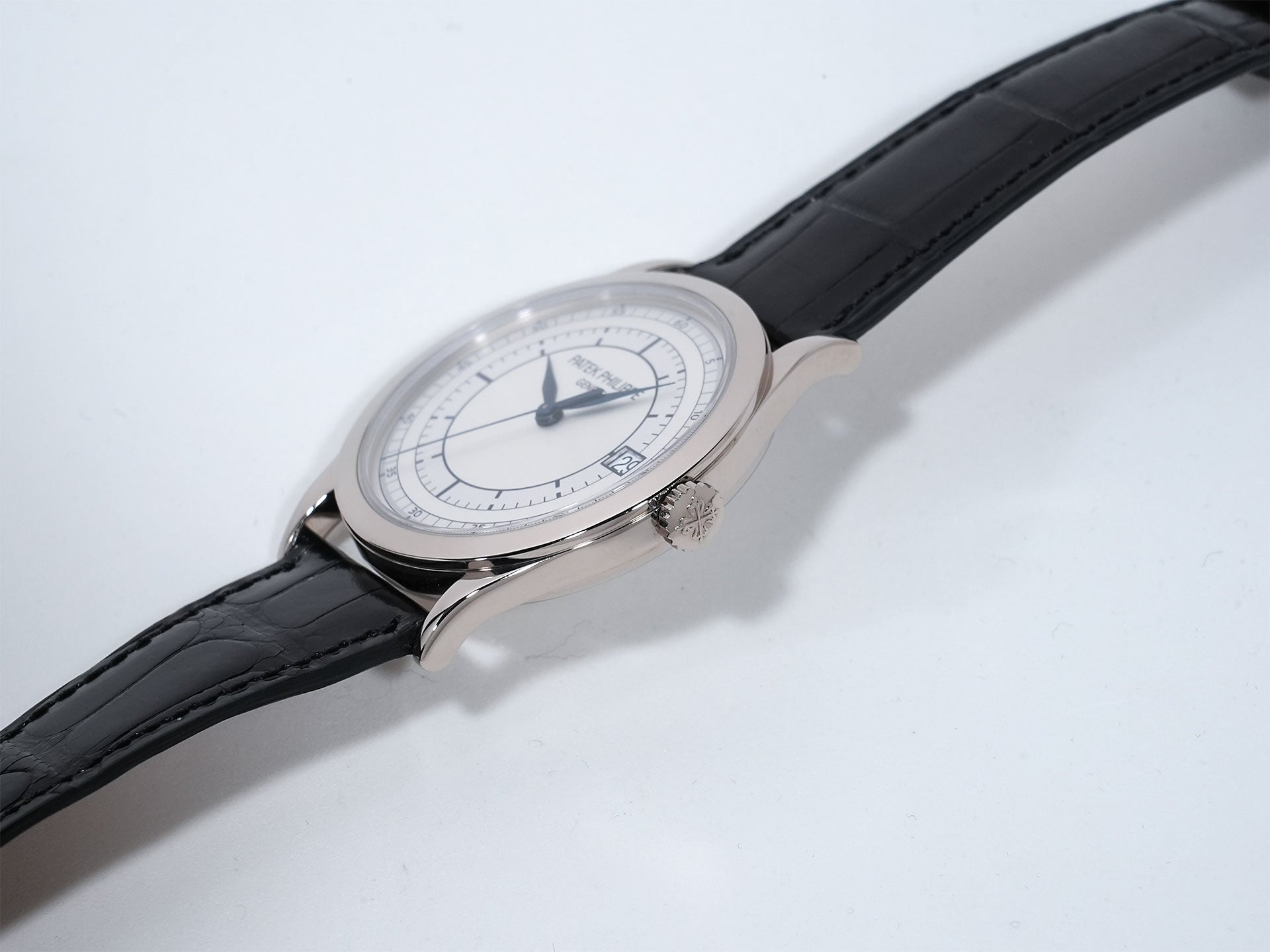 パテックフィリップ カラトラバ Ref.5296G-001 ホワイトゴールド シルバー文字盤 中古 oxwhacvr