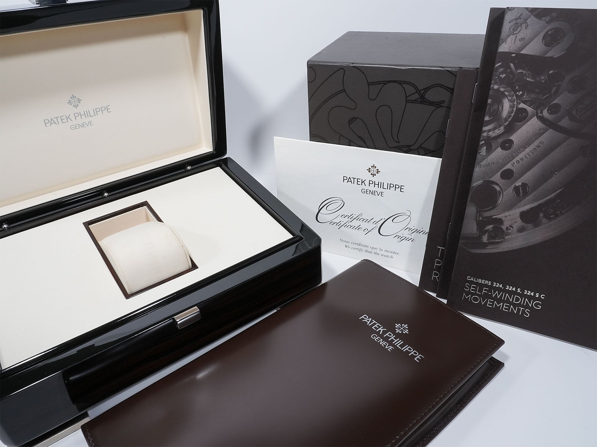 パテックフィリップ カラトラバ Ref.5296G-001 ホワイトゴールド シルバー文字盤 中古 oxwhacvr