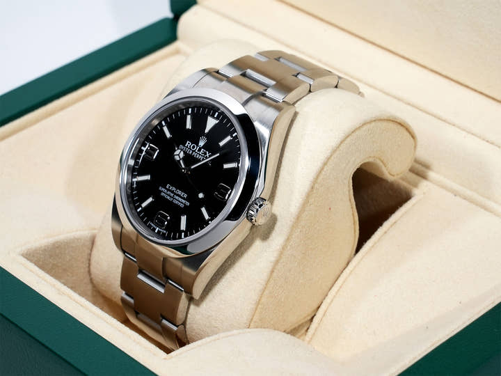 Rolex Explorer I, mirror black dial, Ref. 214270, stainless steel, black dial, Oyster bracelet, pre-owned.  (2ju4j5wu appears to be an internal reference number and not part of the product description)