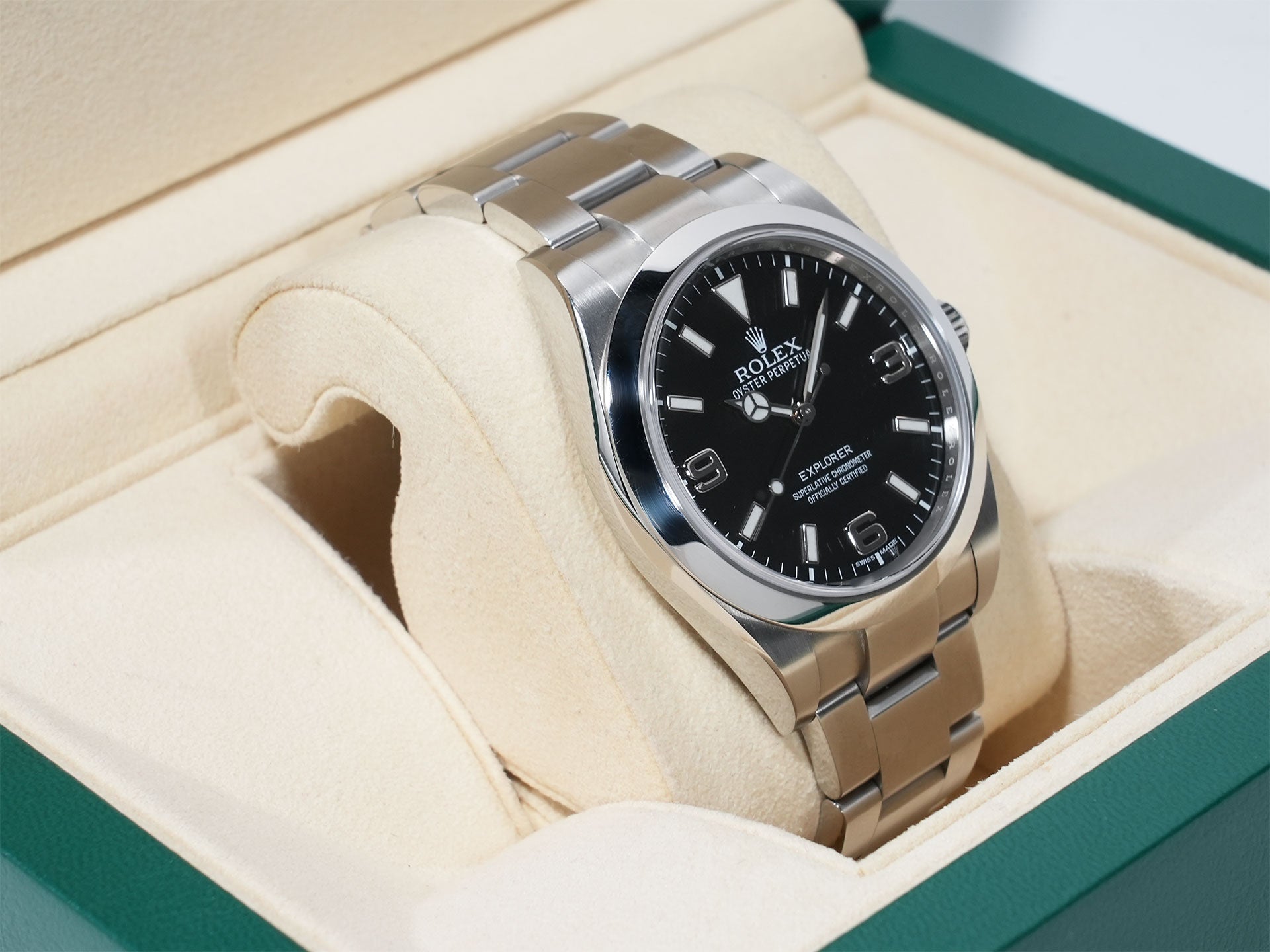 Rolex Explorer I, mirror black dial, Ref. 214270, stainless steel, black dial, Oyster bracelet, pre-owned.  (2ju4j5wu appears to be an internal reference number and not part of the product description)