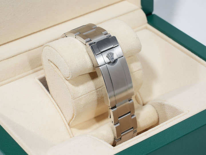 Rolex Explorer I, mirror black dial, Ref. 214270, stainless steel, black dial, Oyster bracelet, pre-owned.  (2ju4j5wu appears to be an internal reference number and not part of the product description)