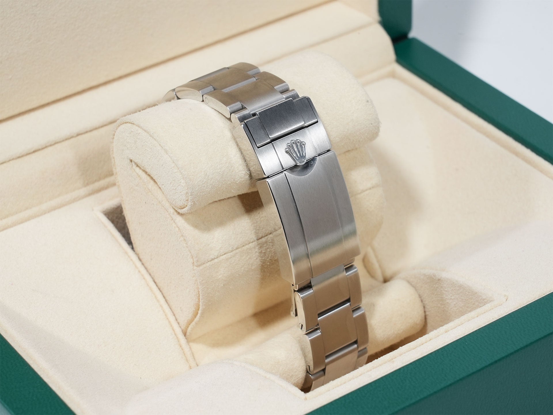 Rolex Explorer I, mirror black dial, Ref. 214270, stainless steel, black dial, Oyster bracelet, pre-owned.  (2ju4j5wu appears to be an internal reference number and not part of the product description)