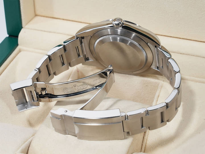 Rolex Explorer I, mirror black dial, Ref. 214270, stainless steel, black dial, Oyster bracelet, pre-owned.  (2ju4j5wu appears to be an internal reference number and not part of the product description)