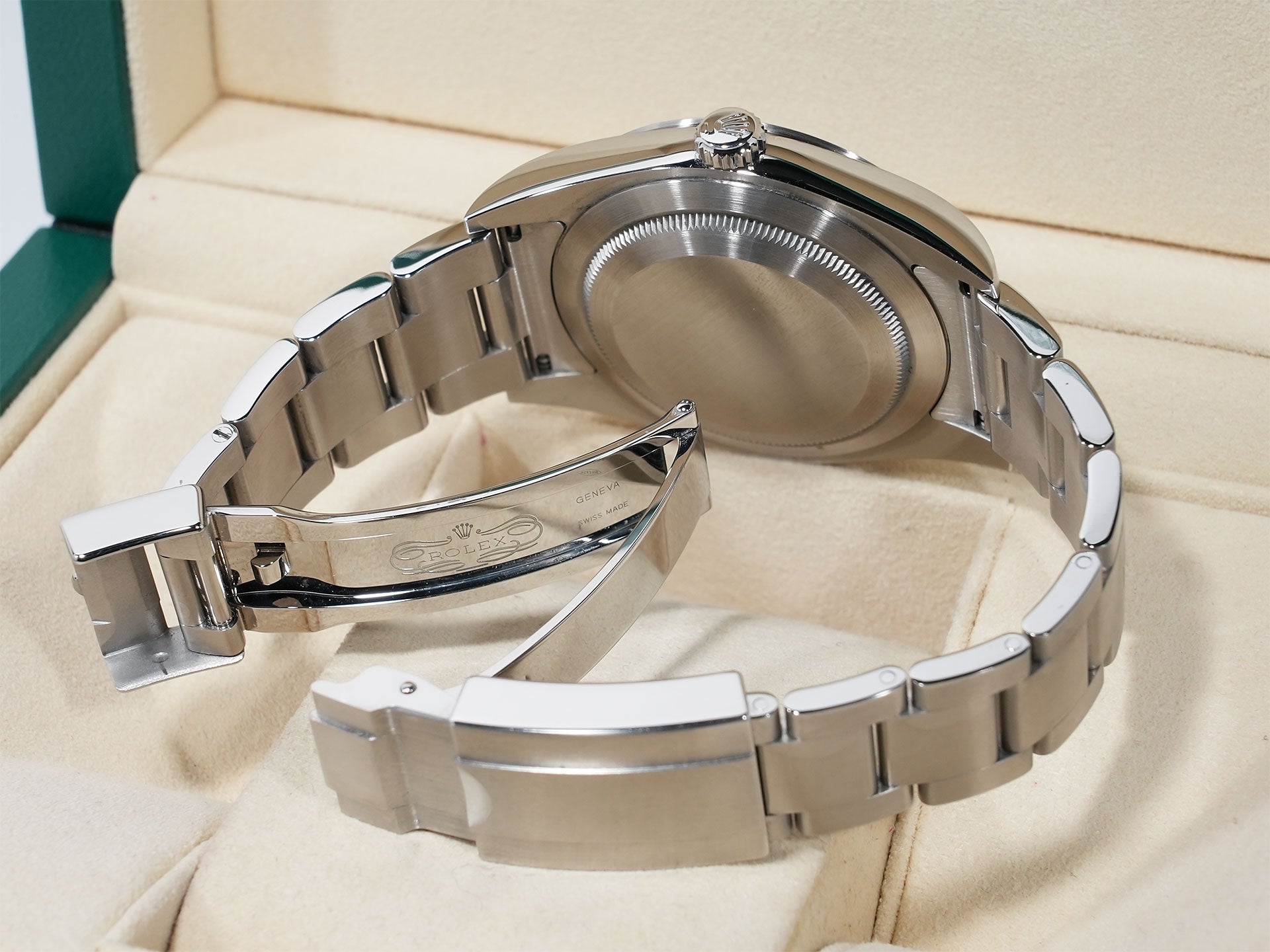 Rolex Explorer I, mirror black dial, Ref. 214270, stainless steel, black dial, Oyster bracelet, pre-owned.  (2ju4j5wu appears to be an internal reference number and not part of the product description)