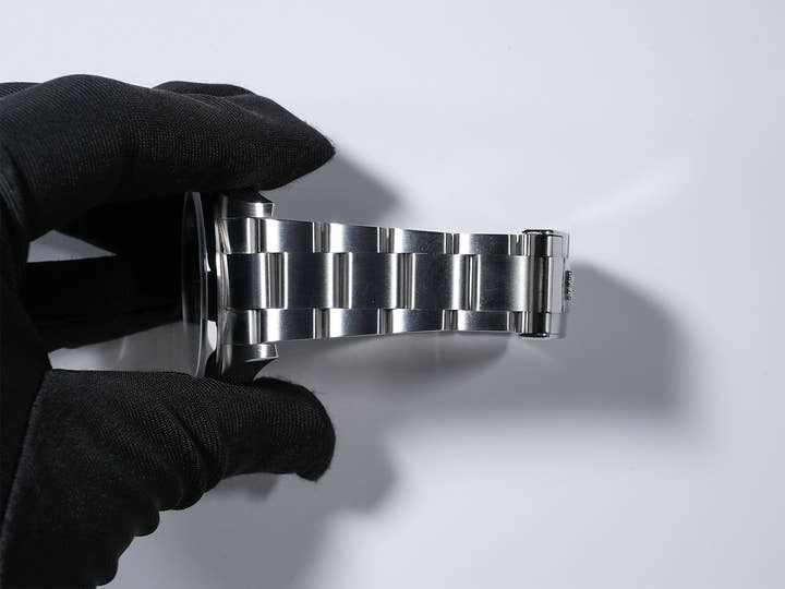 Rolex Explorer I, mirror black dial, Ref. 214270, stainless steel, black dial, Oyster bracelet, pre-owned.  (2ju4j5wu appears to be an internal reference number and not part of the product description)