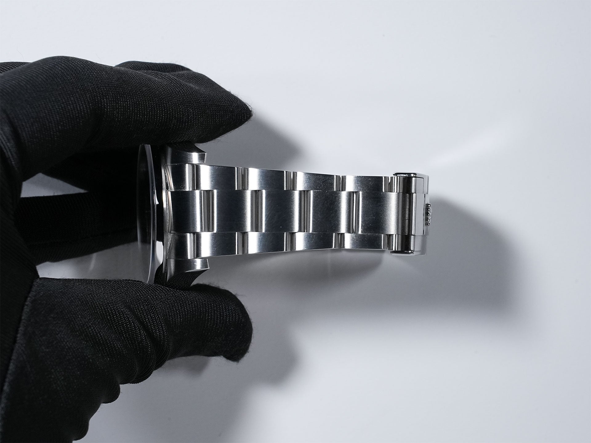 Rolex Explorer I, mirror black dial, Ref. 214270, stainless steel, black dial, Oyster bracelet, pre-owned.  (2ju4j5wu appears to be an internal reference number and not part of the product description)