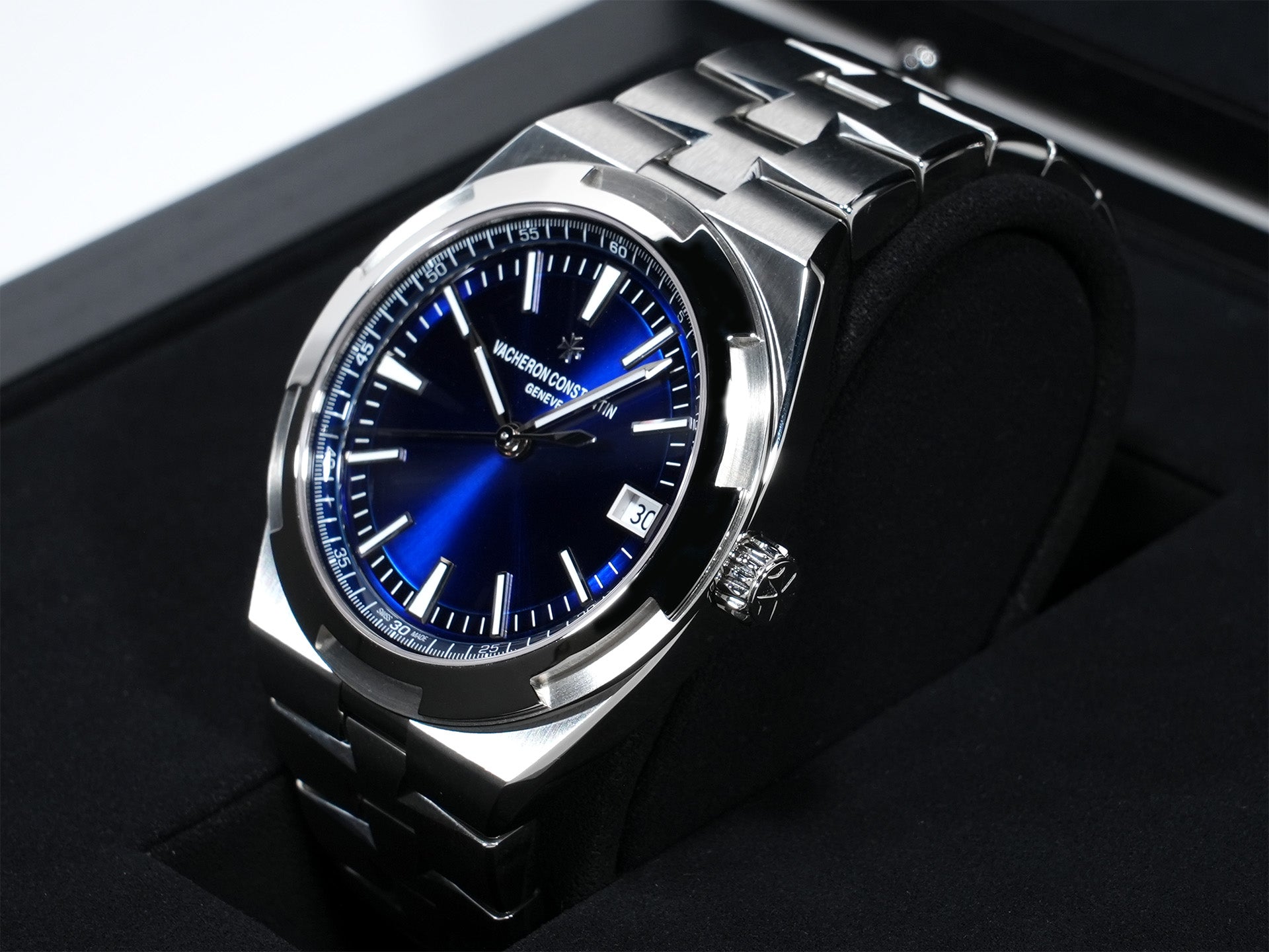 ヴァシュロンコンスタンタン オーヴァーシーズ Ref.4500V/110A-B128 ステンレススチール ブルー文字盤 未使用 s6u6dzn5