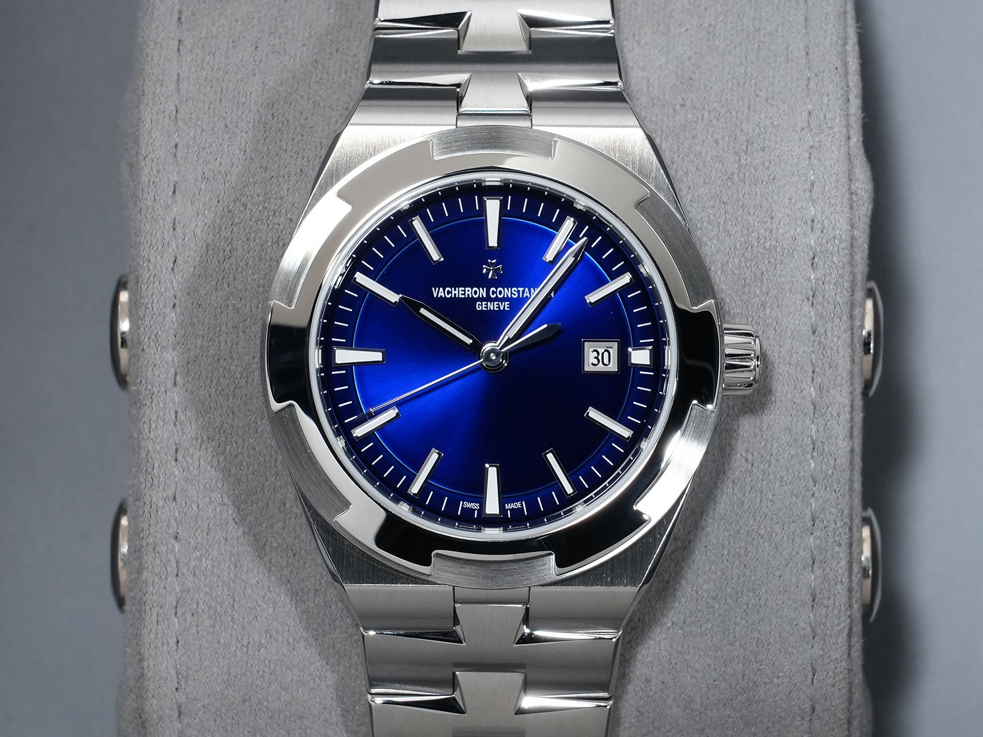 ヴァシュロンコンスタンタン オーヴァーシーズ オートマティック Ref.4600V/200A-B980 ステンレススチール ブルー文字盤 美品 gy3vwxdr