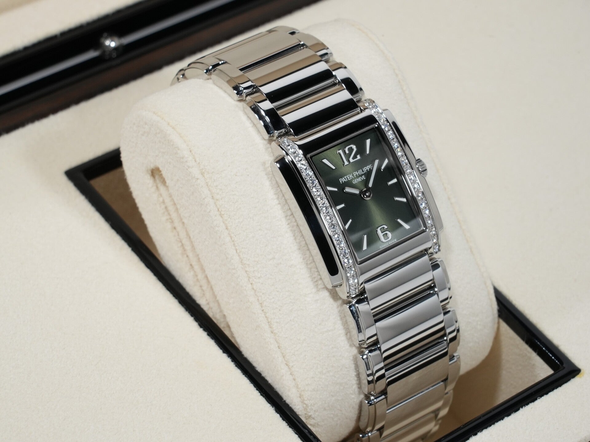 パテックフィリップ Twenty-4 Ref.4910/1200A-011 ステンレススチール オリーブグリーン文字盤 中古 5fei9yh4