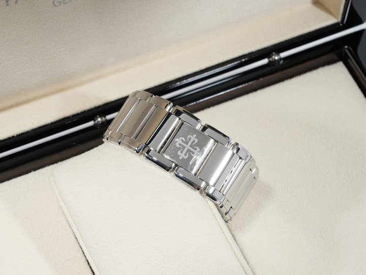 パテックフィリップ Twenty-4 Ref.4910/1200A-011 ステンレススチール オリーブグリーン文字盤 中古 5fei9yh4