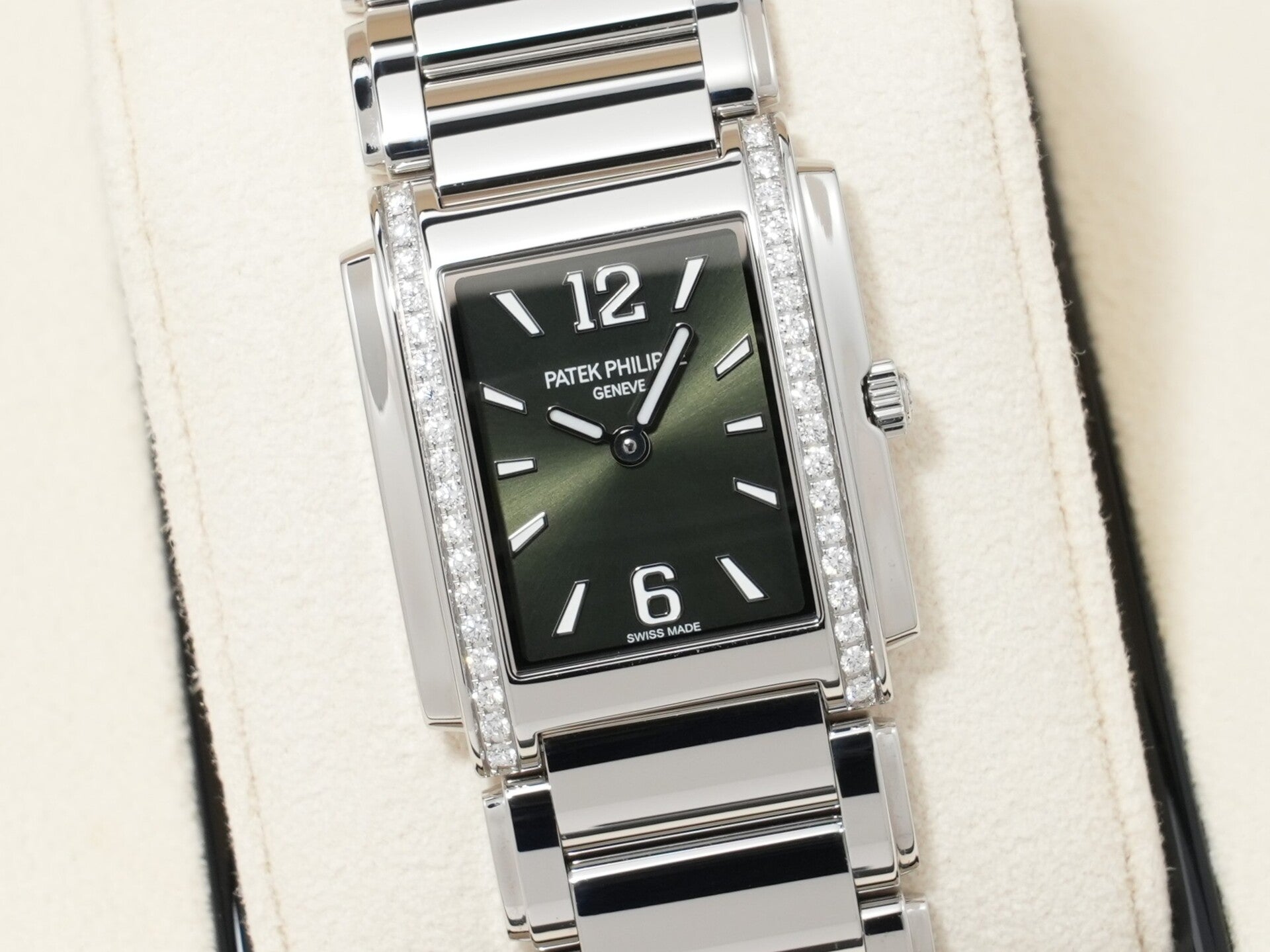 パテックフィリップ Twenty-4 Ref.4910/1200A-011 ステンレススチール オリーブグリーン文字盤 中古 5fei9yh4