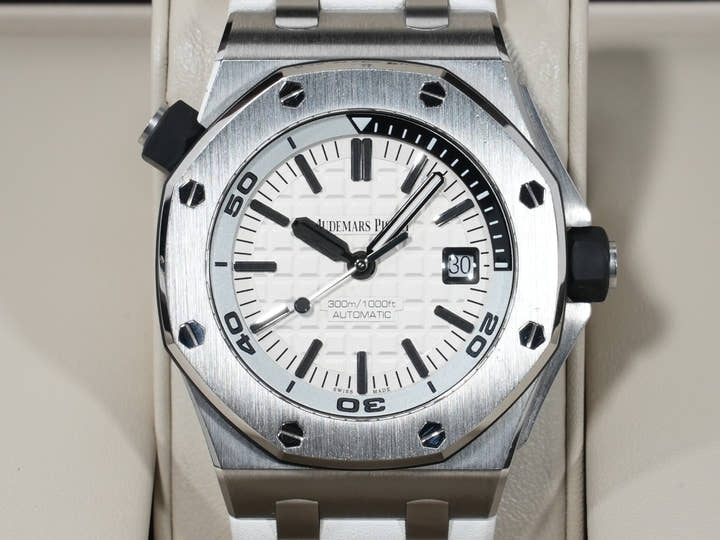 オーデマピゲ ロイヤルオーク オフショア ダイバー Ref.15710ST.OO.A002CA.02 ステンレススチール シルバー（メガタペストリー）文字盤 中古 rgkia2ei