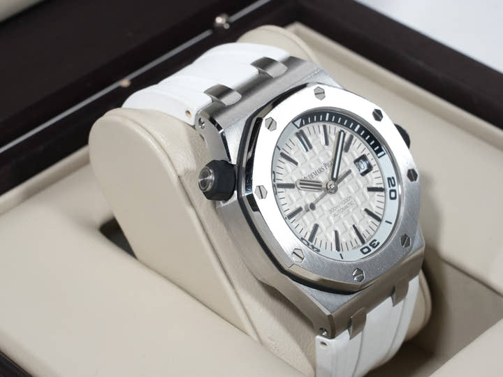 オーデマピゲ ロイヤルオーク オフショア ダイバー Ref.15710ST.OO.A002CA.02 ステンレススチール シルバー（メガタペストリー）文字盤 中古 rgkia2ei