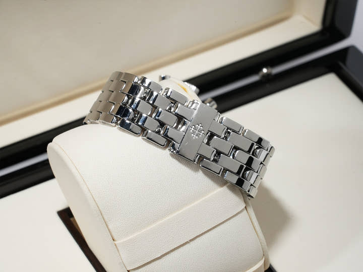 パテックフィリップ アニュアルカレンダー クロノグラフ Ref.5960/1A-001 ステンレススチール シルバー文字盤 中古 5whq4xwc