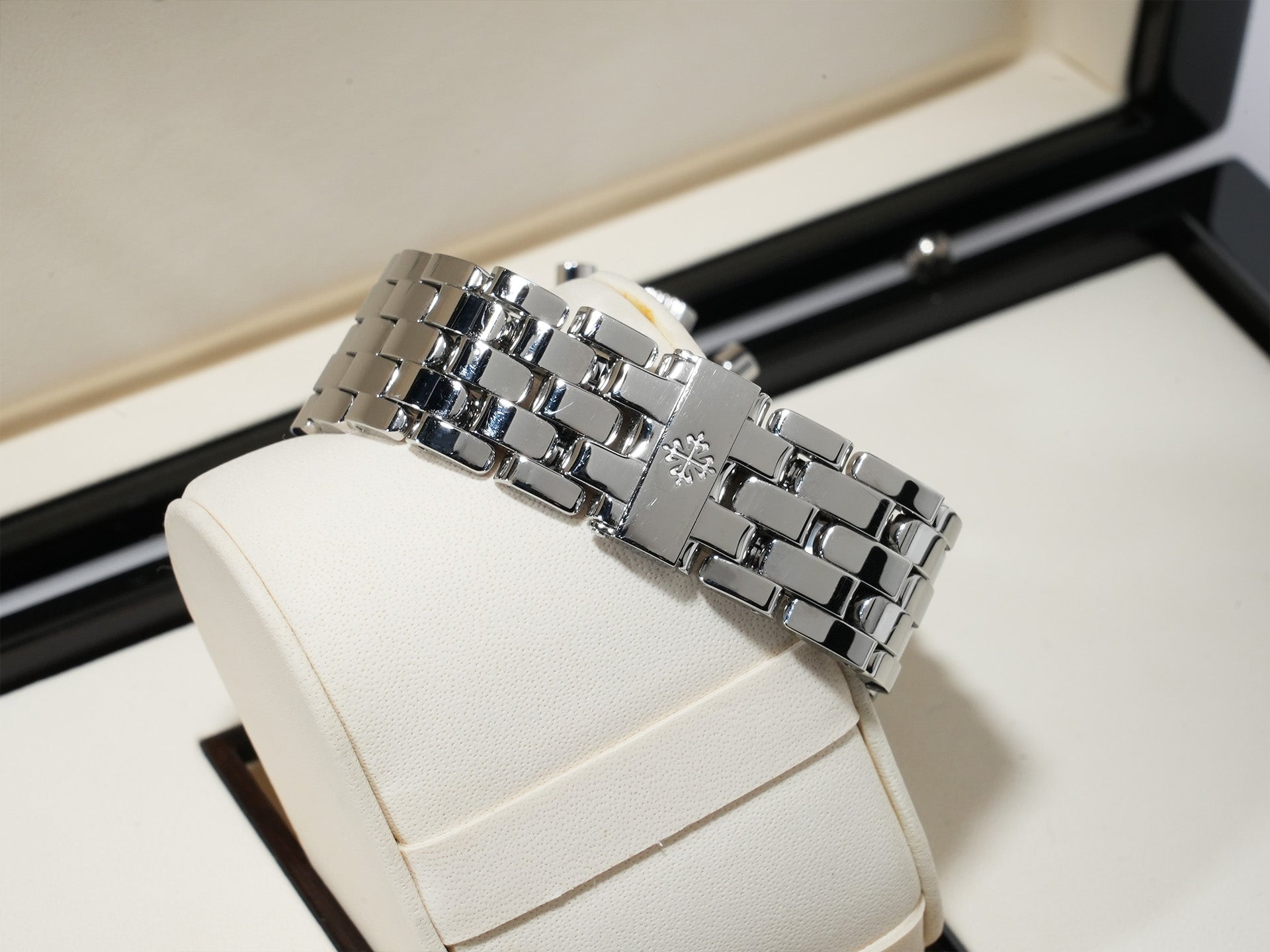 パテックフィリップ アニュアルカレンダー クロノグラフ Ref.5960/1A-001 ステンレススチール シルバー文字盤 中古 5whq4xwc