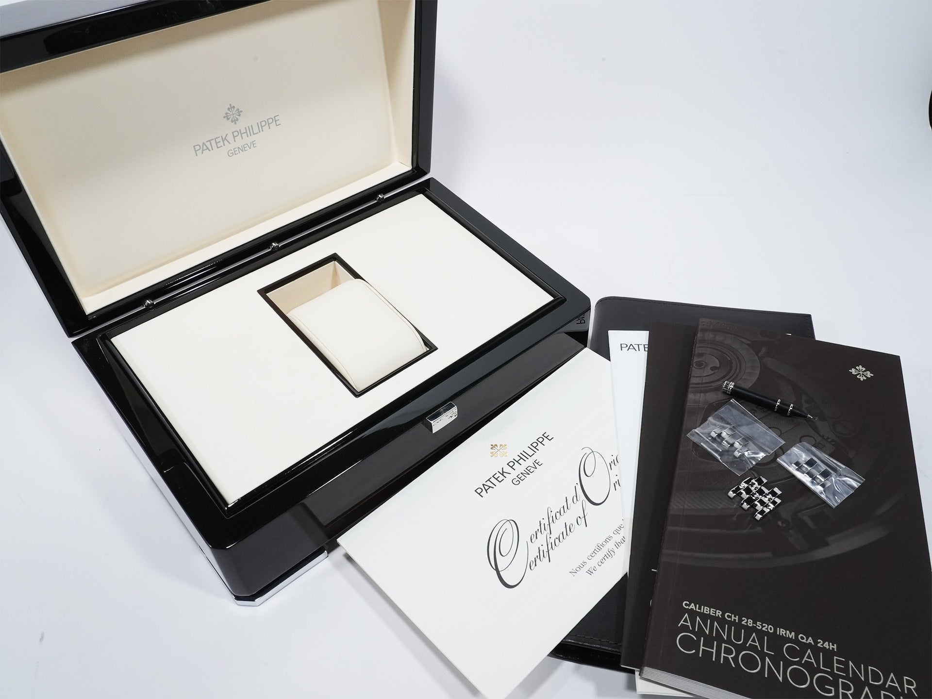 パテックフィリップ アニュアルカレンダー クロノグラフ Ref.5960/1A-001 ステンレススチール シルバー文字盤 中古 5whq4xwc