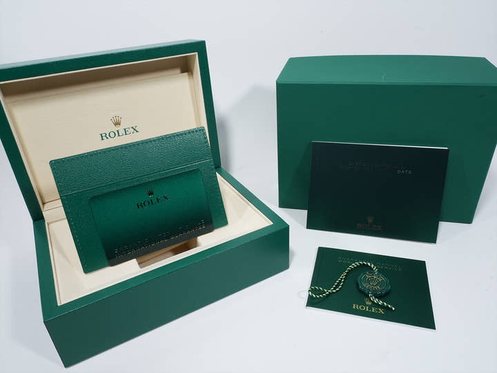 ロレックス オイスターパーペチュアル36 Ref.126000 ステンレススチール メッドブルー文字盤 未使用 z8ejxzpx