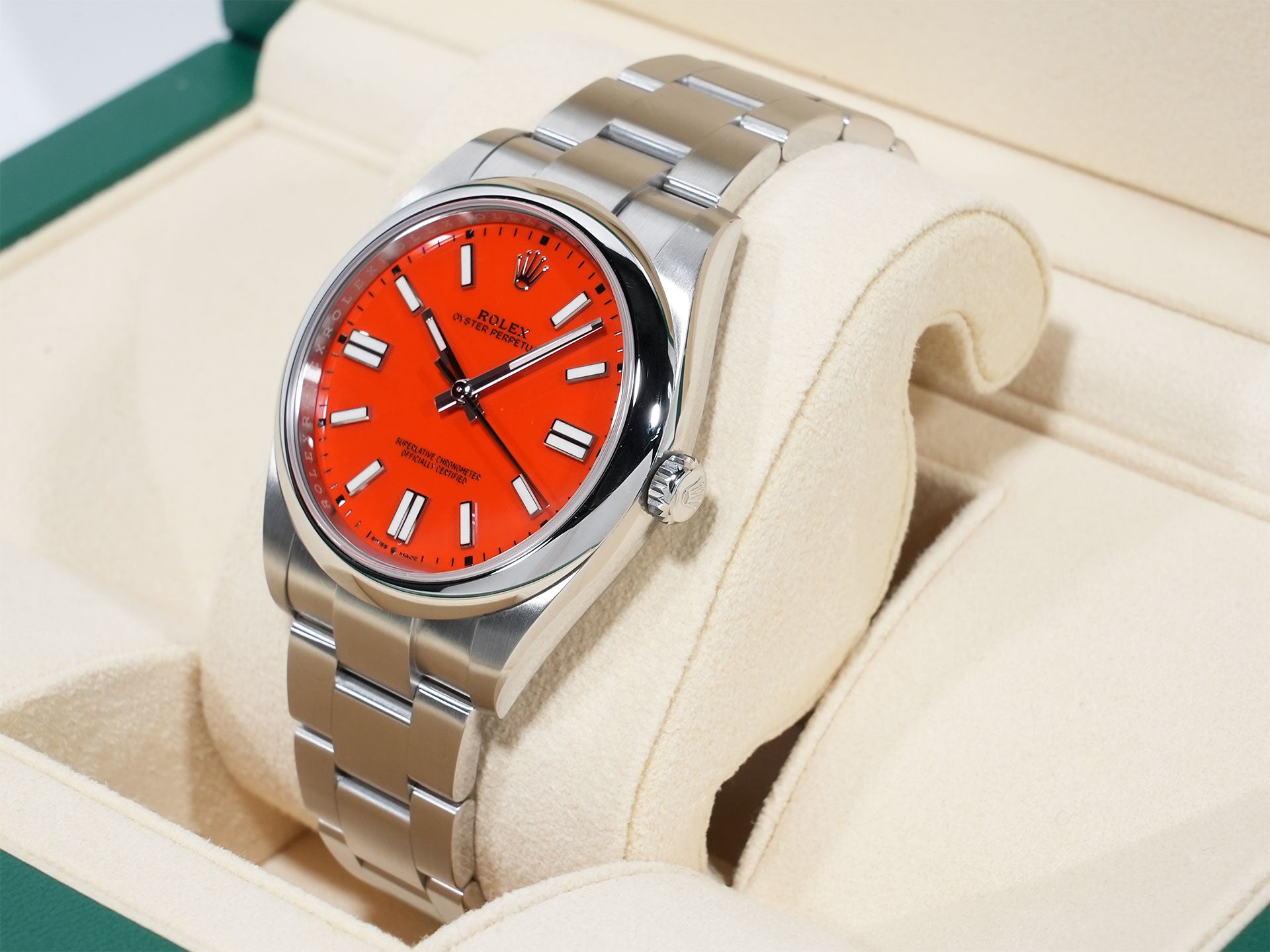 ロレックス オイスターパーペチュアル41 Ref.124300 ステンレススチール コーラルレッド文字盤 中古 rcbtv744