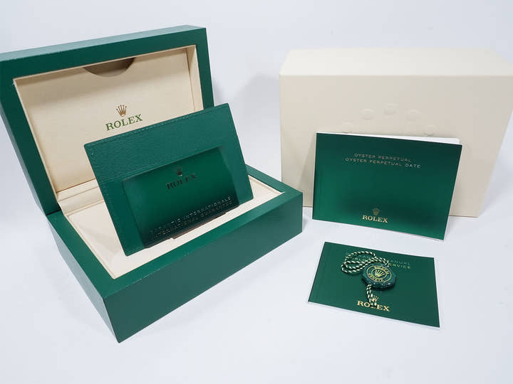 ロレックス オイスターパーペチュアル41 Ref.124300 ステンレススチール コーラルレッド文字盤 中古 rcbtv744