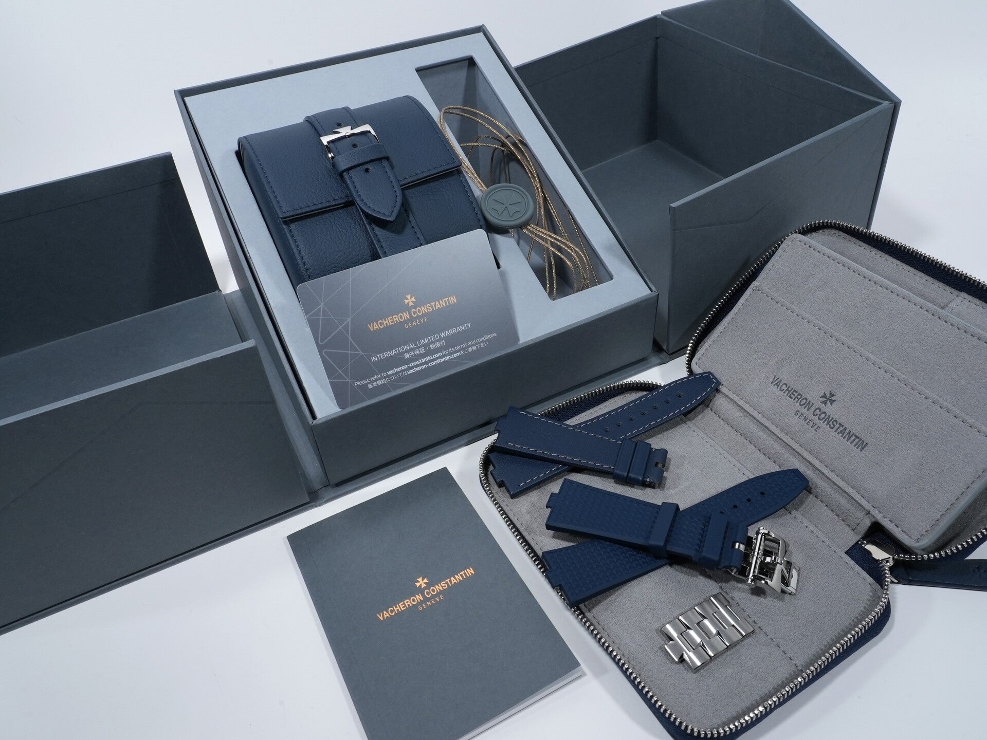 ヴァシュロンコンスタンタン オーヴァーシーズ オートマティック Ref.4520V/210A-B128 ステンレススチール ブルー文字盤 未使用 j39xz4dm