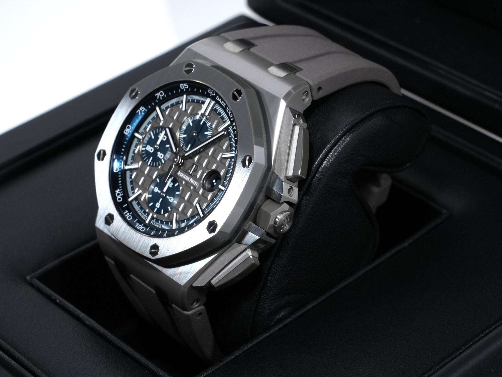 オーデマピゲ ロイヤルオーク オフショア クロノグラフ Ref.26405CG.OO.A004CA.01 セラミック グレーxブルー文字盤 美品 8ptsvypa