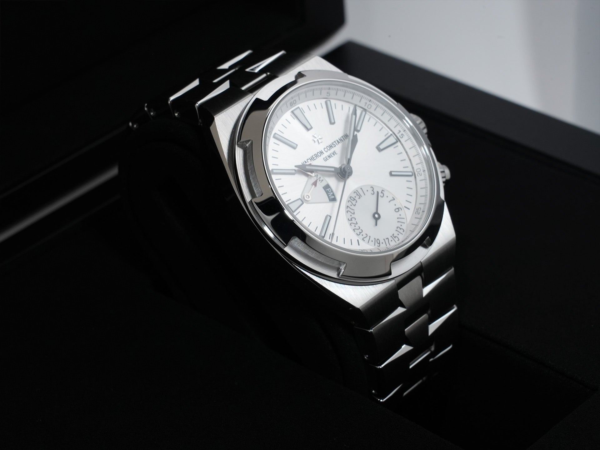 ヴァシュロンコンスタンタン オーヴァーシーズ デュアルタイム Ref.7900V/110A-B333 ステンレススチール シルバー文字盤 極美品 mamsi2bt
