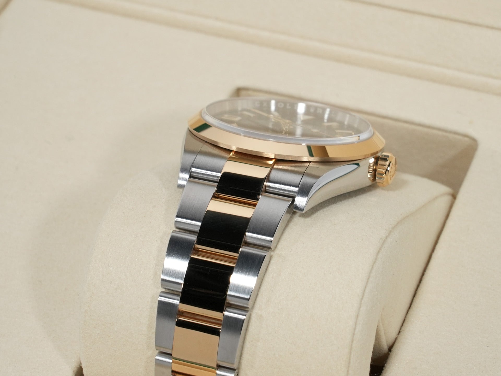 ロレックス エクスプローラー36 Ref.124273 ステンレススチール/イエローゴールド ブラック文字盤 オイスターブレスレット 極美品 jn37i798