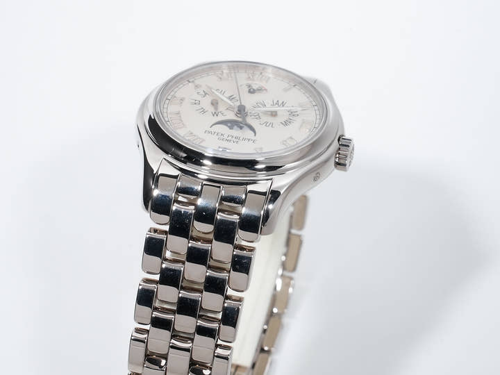 パテックフィリップ アニュアルカレンダー ムーンフェイズ Ref.5036/1G-017 ホワイトゴールド シルバー文字盤 中古 rk7xrgp6