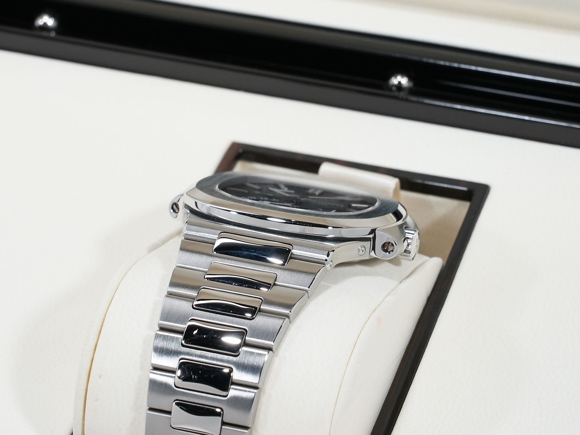 パテックフィリップ ノーチラス プチコンプリケーション TIFFANY＆CO. Ref.5712/1A-001 ステンレススチール ブルー文字盤 中古 ypbg8vpd