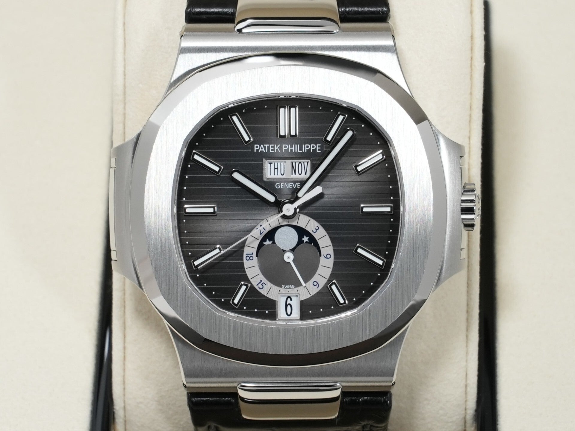 パテックフィリップ ノーチラス アニュアルカレンダー ムーンフェイズ Ref.5726A-001 ステンレススチール ブラック文字盤 未使用 4bedytk2