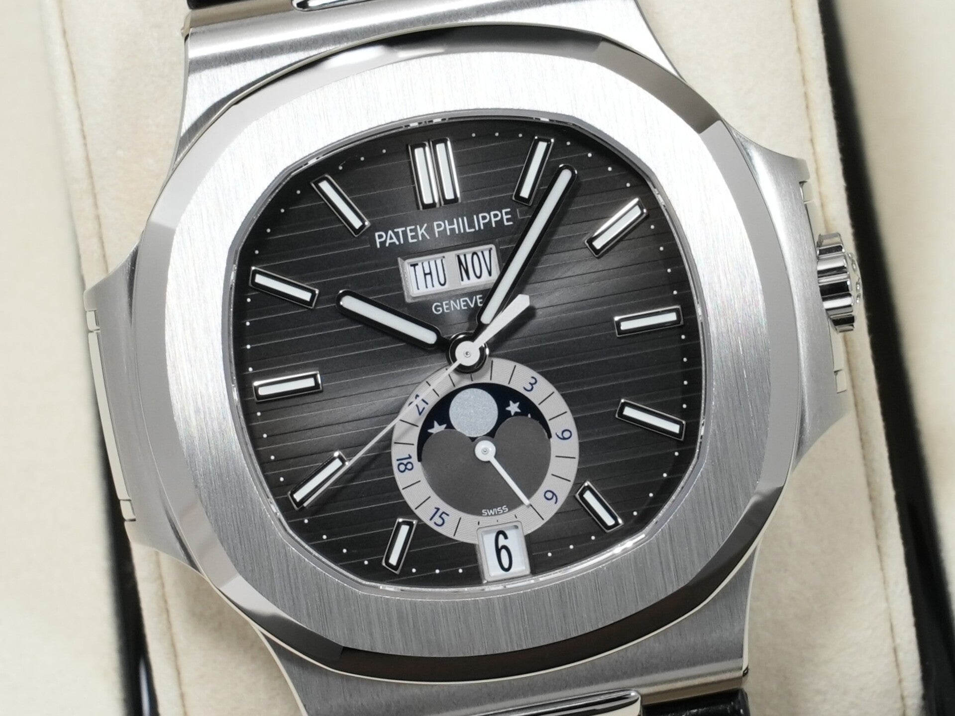 パテックフィリップ ノーチラス アニュアルカレンダー ムーンフェイズ Ref.5726A-001 ステンレススチール ブラック文字盤 未使用 4bedytk2