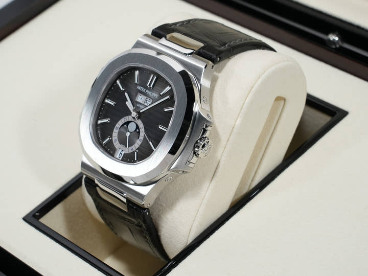 パテックフィリップ ノーチラス アニュアルカレンダー ムーンフェイズ Ref.5726A-001 ステンレススチール ブラック文字盤 未使用 4bedytk2