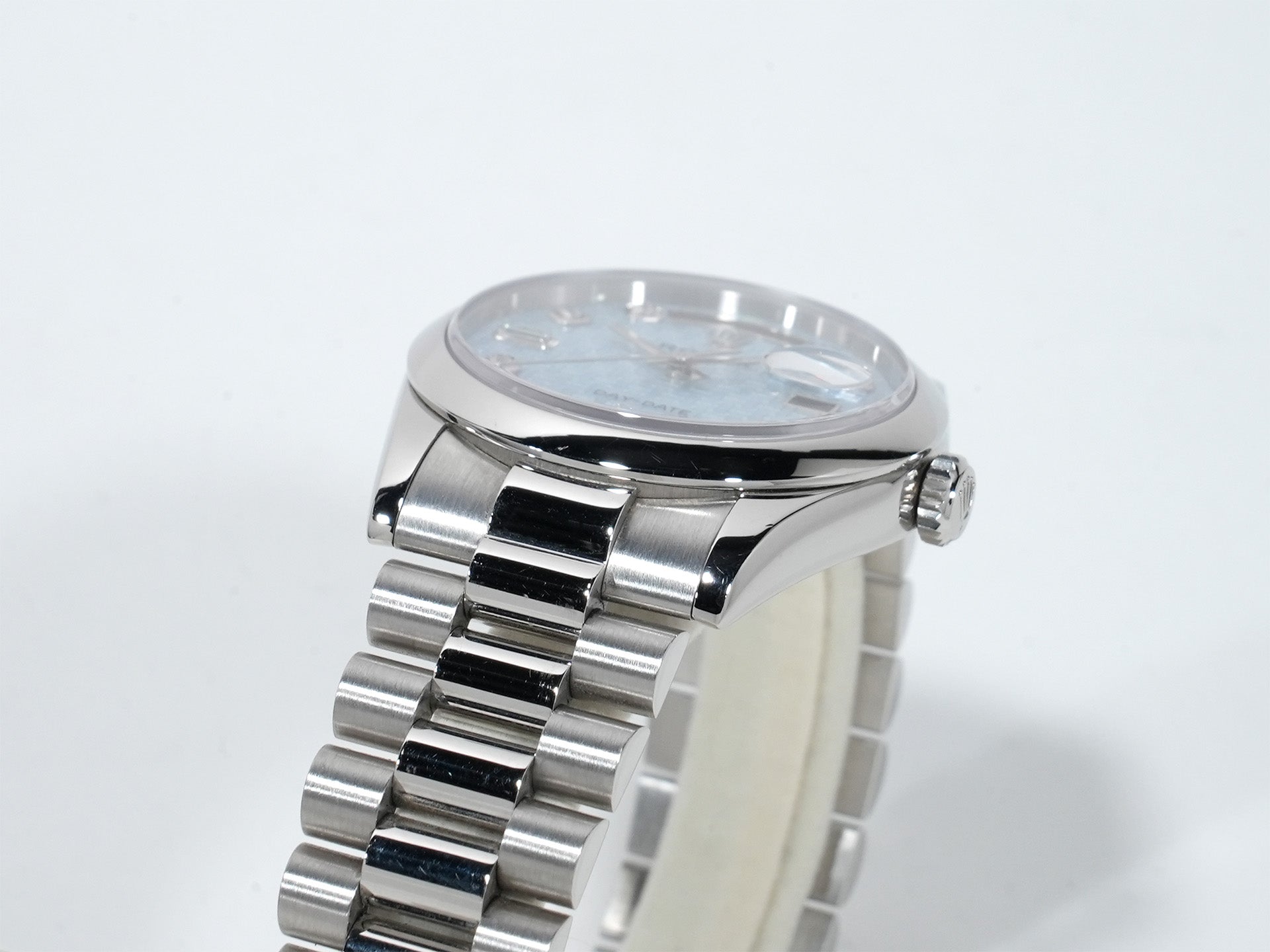 ロレックス デイデイト36 Ref.118206A プラチナ マザーオブパールx10Pダイヤ文字盤 中古 8texga9v