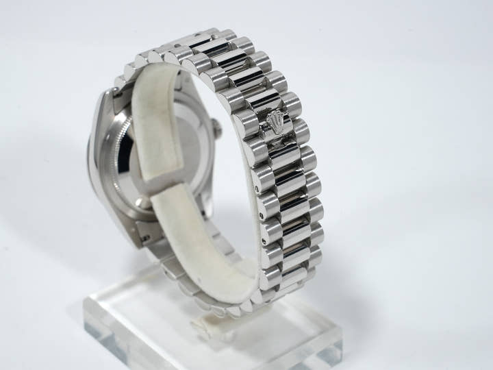 ロレックス デイデイト36 Ref.118206A プラチナ マザーオブパールx10Pダイヤ文字盤 中古 8texga9v