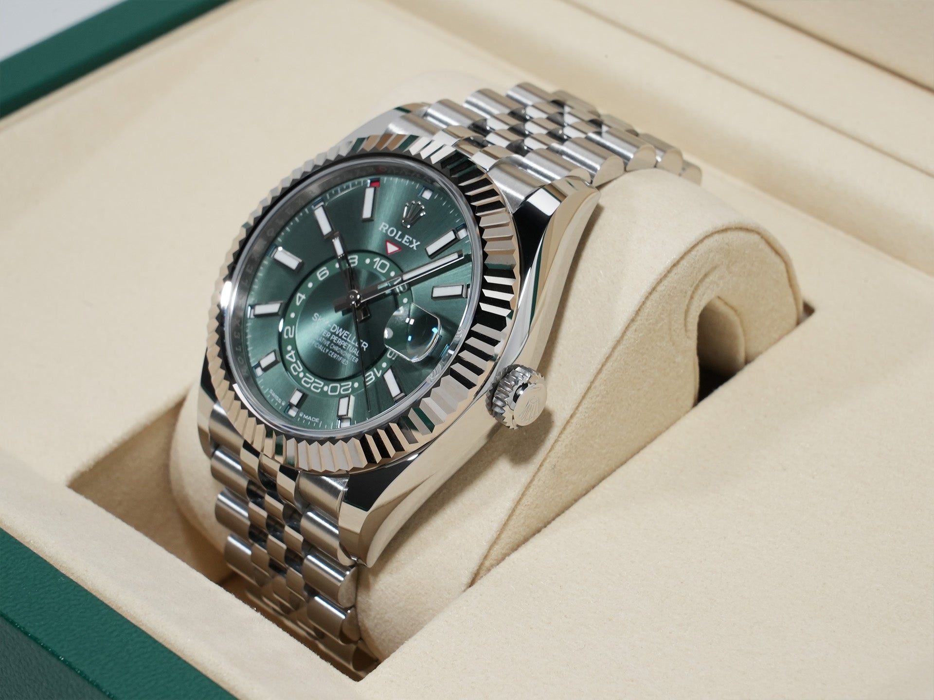 Rolex Sky-Dweller Ref. 336934 Stainless Steel/White Gold Mint Green Dial Jubilee Bracelet Unused rumdkvsa