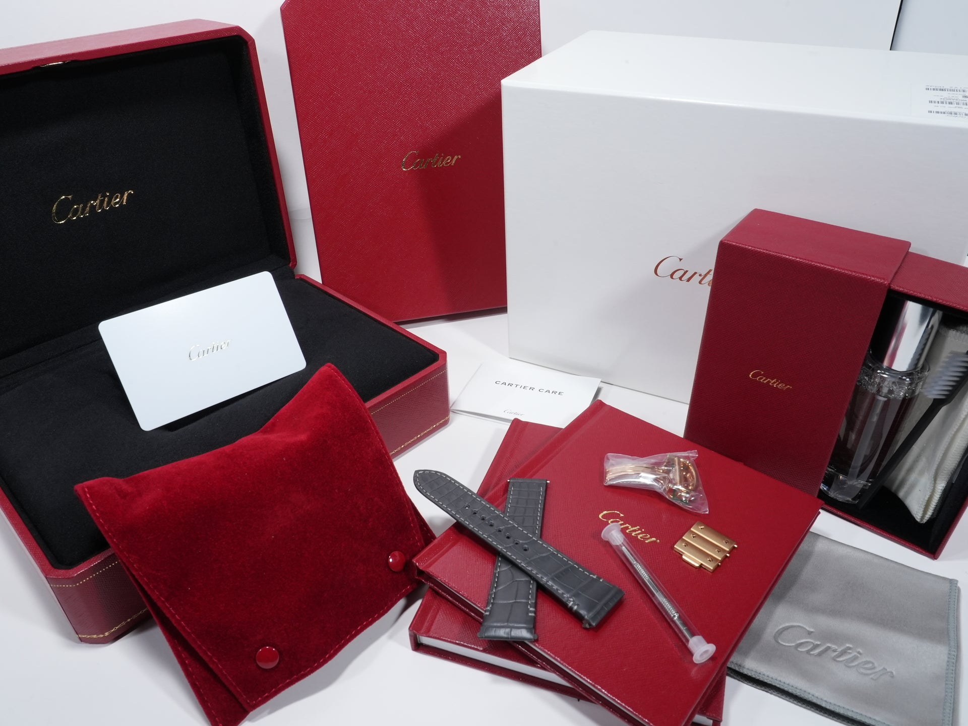 Cartier Santos de Cartier LM Ref. WHSA0042 Yellow Gold Skeleton Dial Excellent Condition Pre-Owned zey2gauv