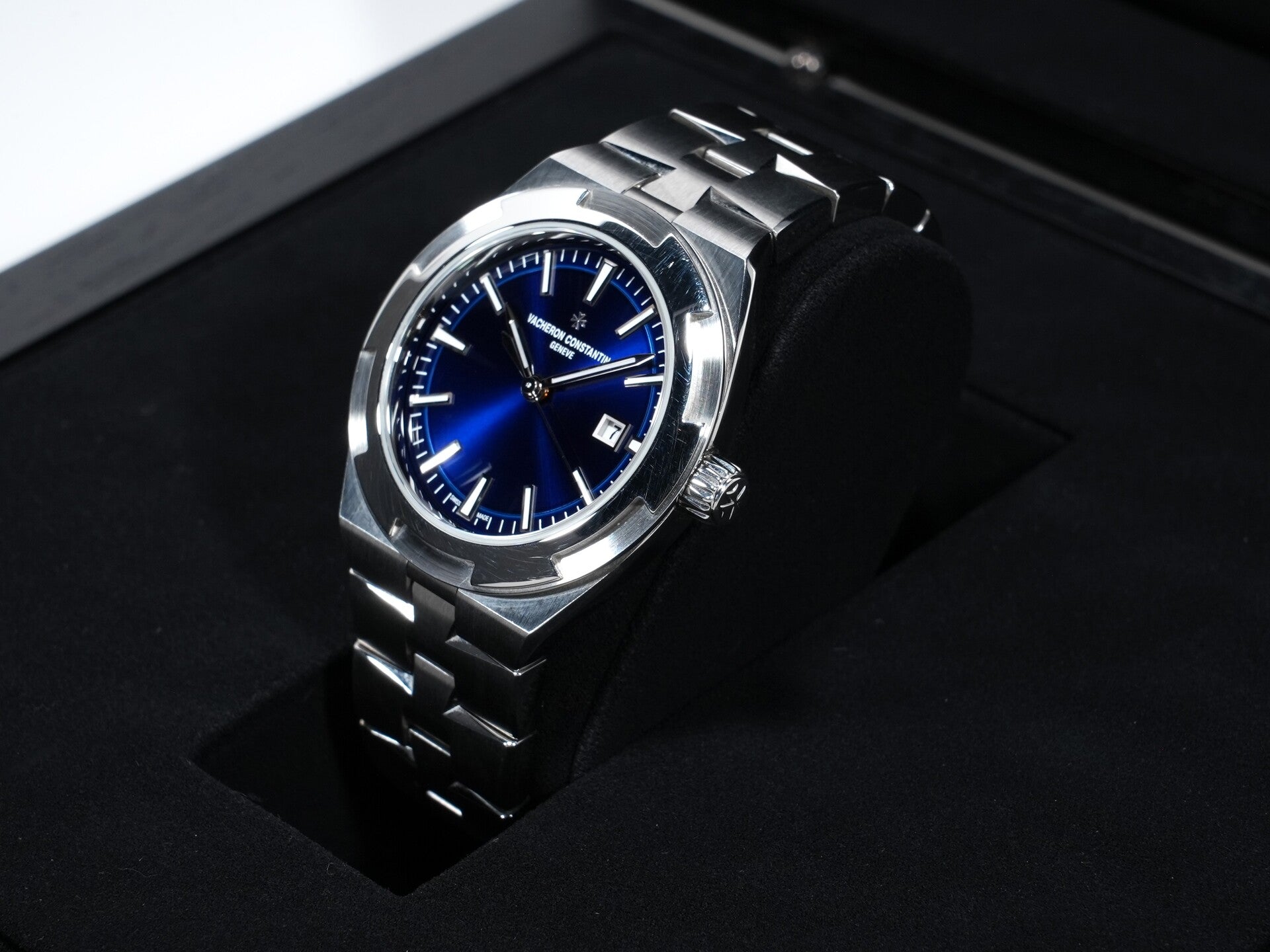 Vacheron Constantin Overseas Automatic Ref. 4600V/200A-B980 Stainless Steel Blue Dial Pre-owned coqmduop