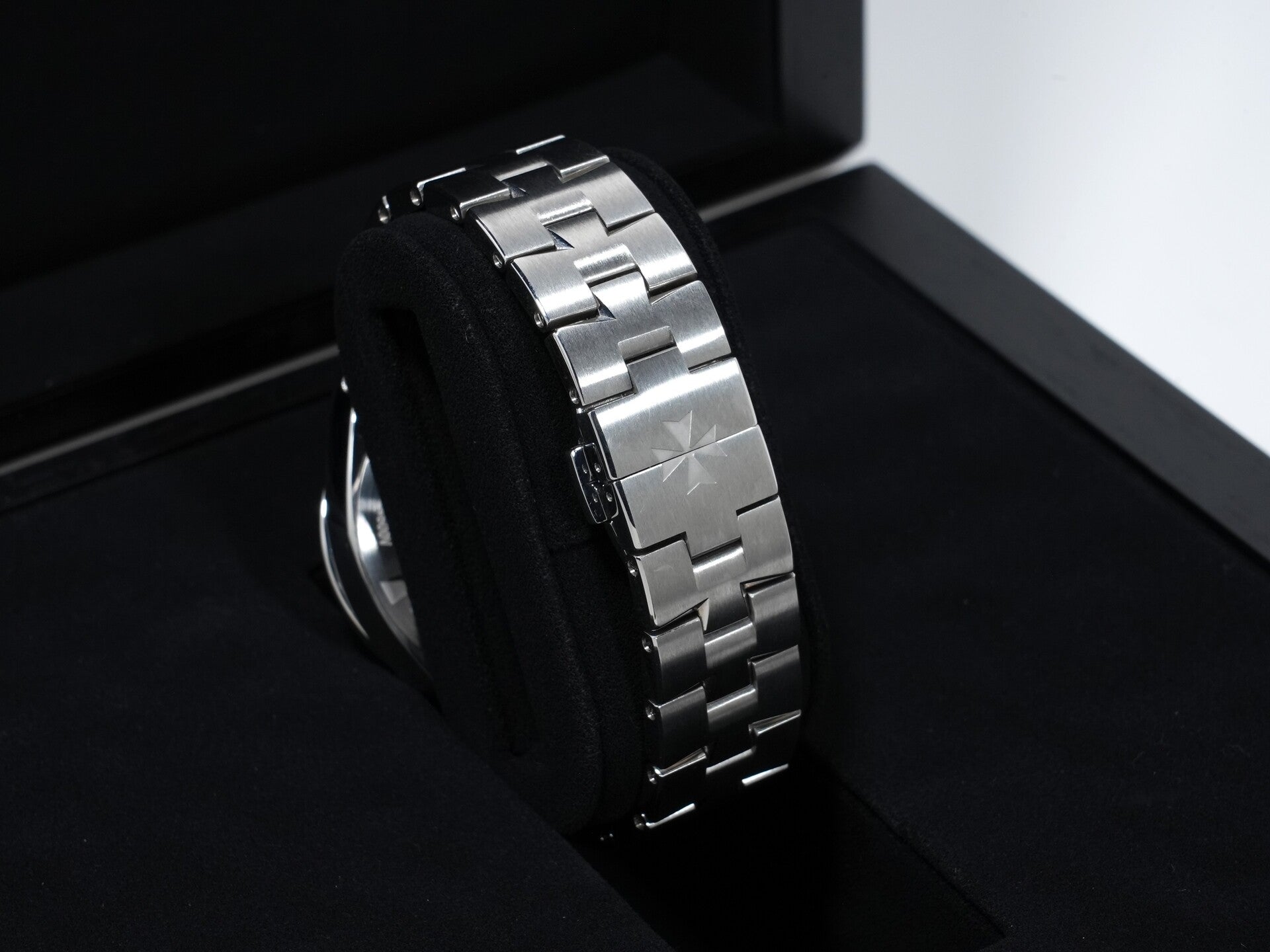 Vacheron Constantin Overseas Automatic Ref. 4600V/200A-B980 Stainless Steel Blue Dial Pre-owned coqmduop