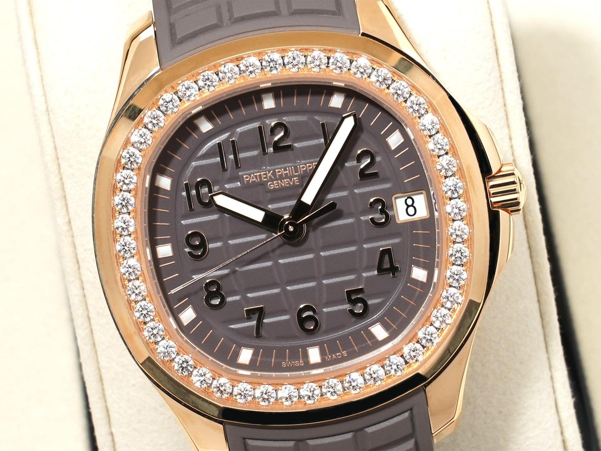 パテックフィリップ アクアノート ルーチェ Ref.5268/200R-010 ローズゴールド トープ文字盤 未使用 3a6d97z8