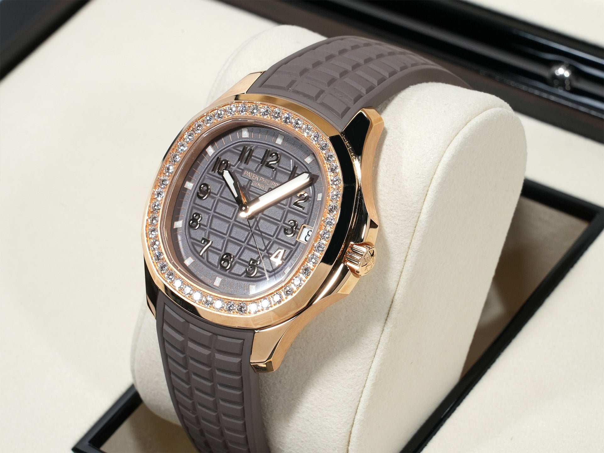 パテックフィリップ アクアノート ルーチェ Ref.5268/200R-010 ローズゴールド トープ文字盤 未使用 3a6d97z8