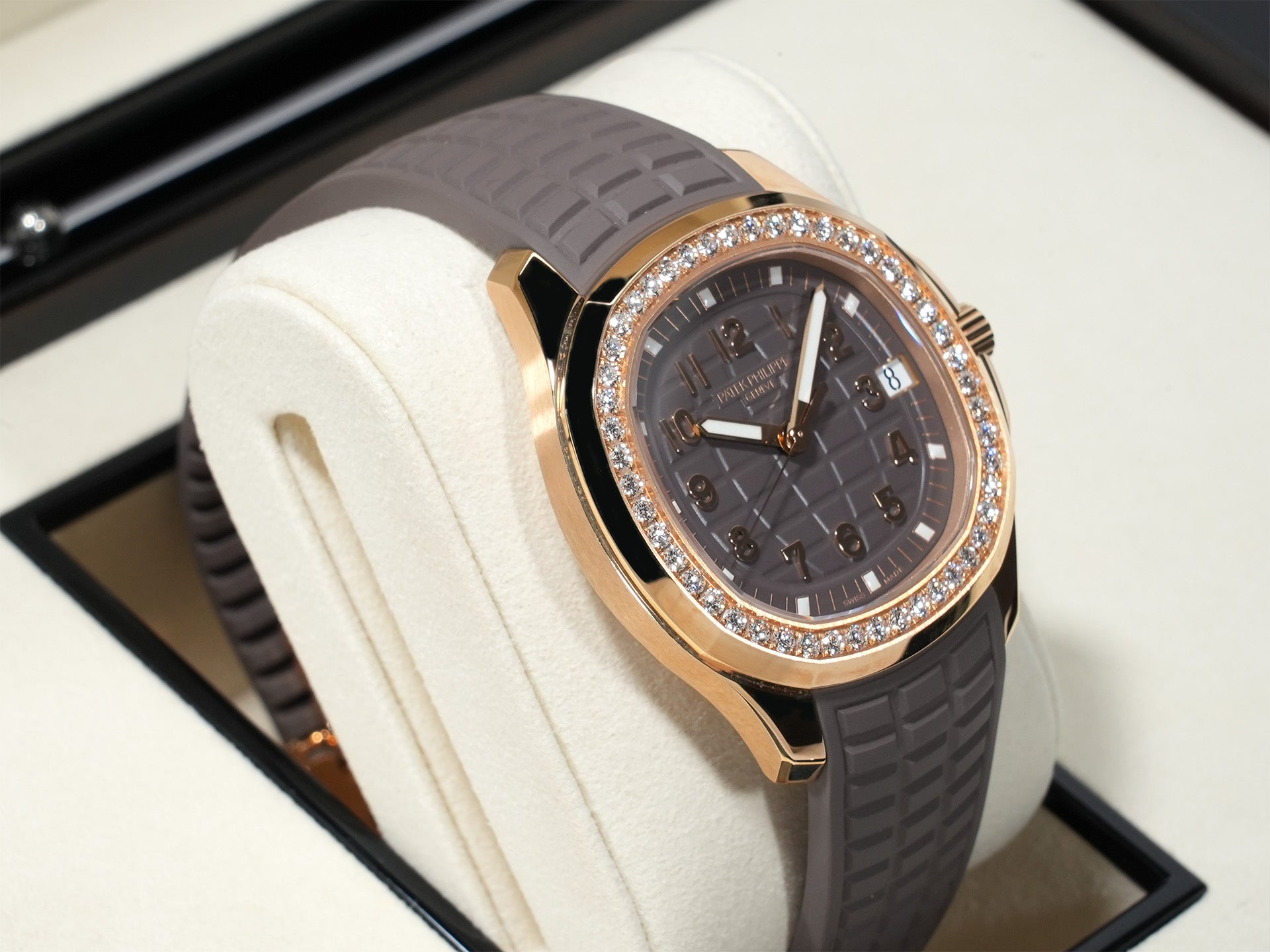 パテックフィリップ アクアノート ルーチェ Ref.5268/200R-010 ローズゴールド トープ文字盤 未使用 3a6d97z8