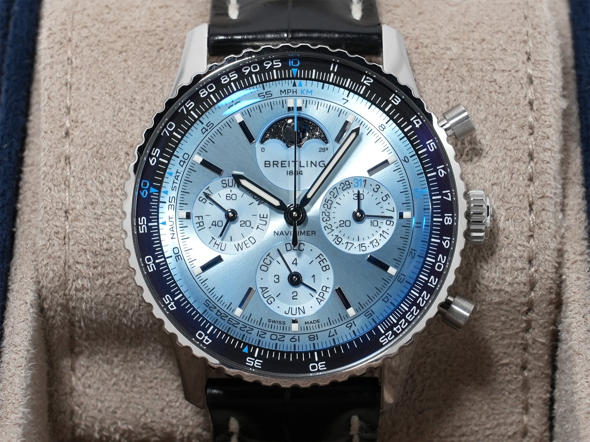 Breitling Navitimer B19 Chronograph 43 Perpetual Calendar Ref. PB1920251C1P1 Stainless Steel/Platinum Ice Blue Dial Pre-owned p3dx48hb