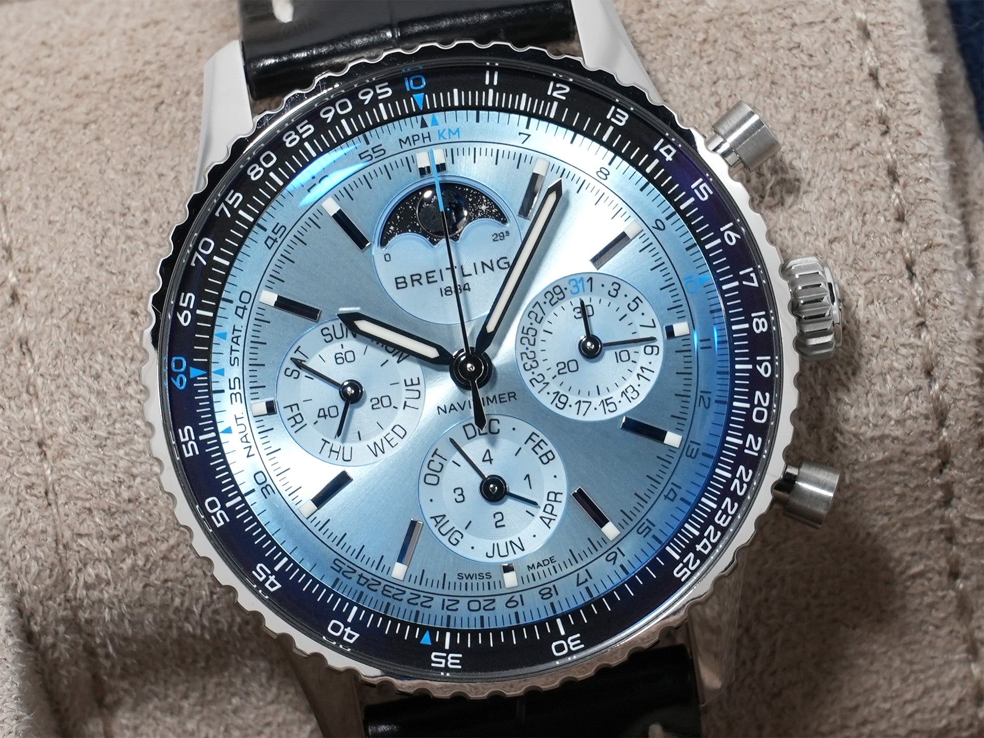 Breitling Navitimer B19 Chronograph 43 Perpetual Calendar Ref. PB1920251C1P1 Stainless Steel/Platinum Ice Blue Dial Pre-owned p3dx48hb