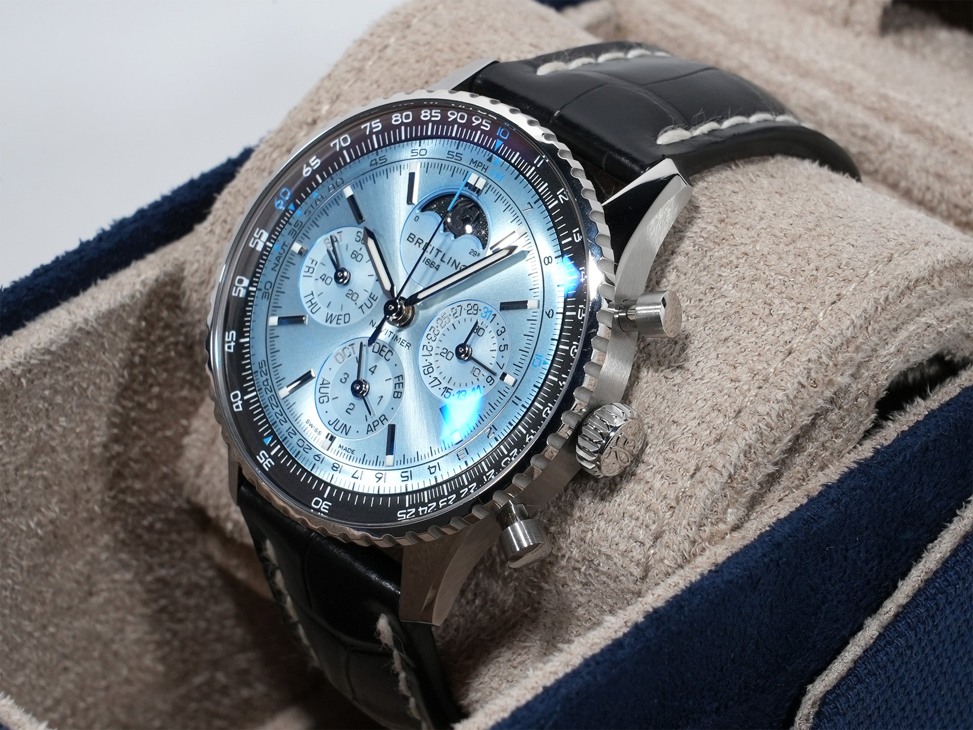 Breitling Navitimer B19 Chronograph 43 Perpetual Calendar Ref. PB1920251C1P1 Stainless Steel/Platinum Ice Blue Dial Pre-owned p3dx48hb