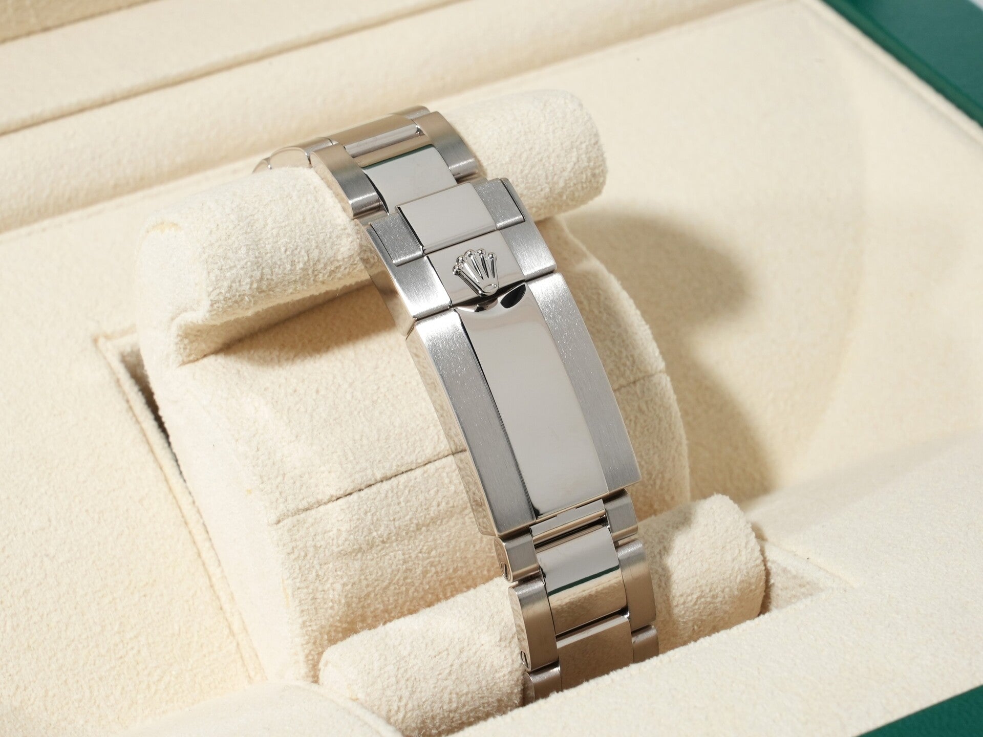 Rolex Daytona Ref. 126509 White Gold with Bright Black and Steel Dial, Excellent Condition 9ao38rup