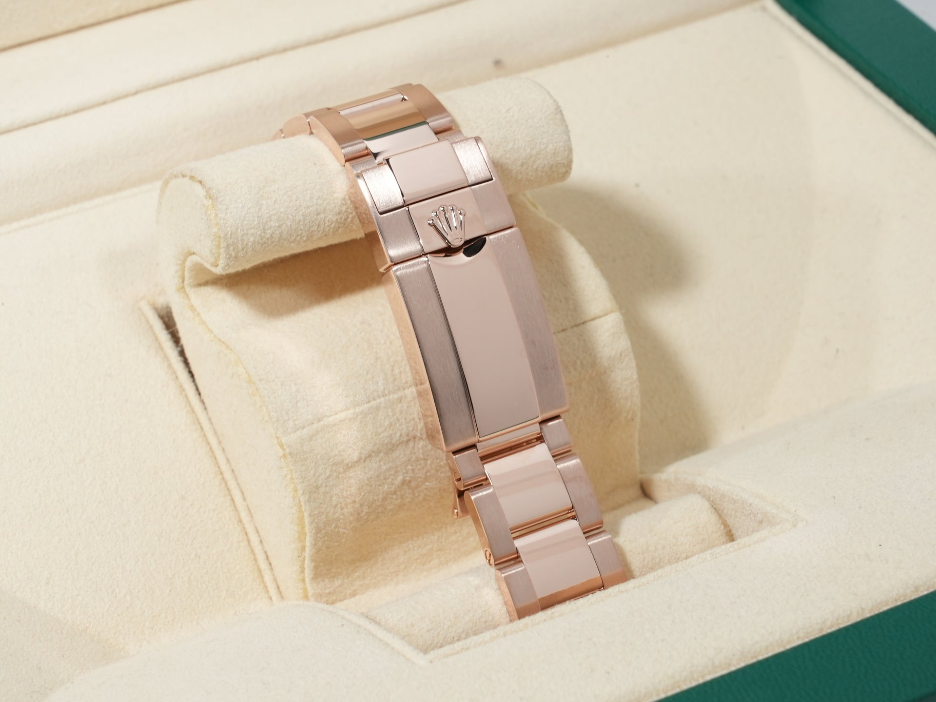 Rolex GMT-Master II Ref. 126715CHNR Everose Gold, Black Dial, Oyster Bracelet, Excellent Condition (gg4oxjwt)