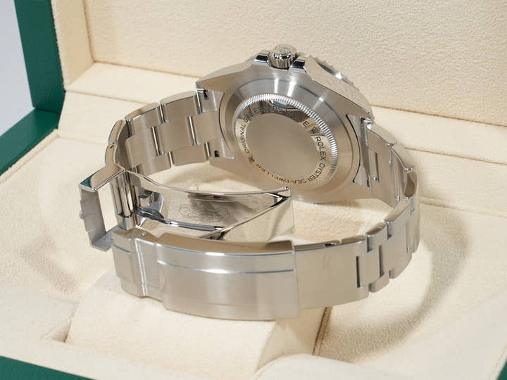 Rolex Sea-Dweller Ref. 126600 Stainless Steel Black Dial Excellent Condition z8t3nudk